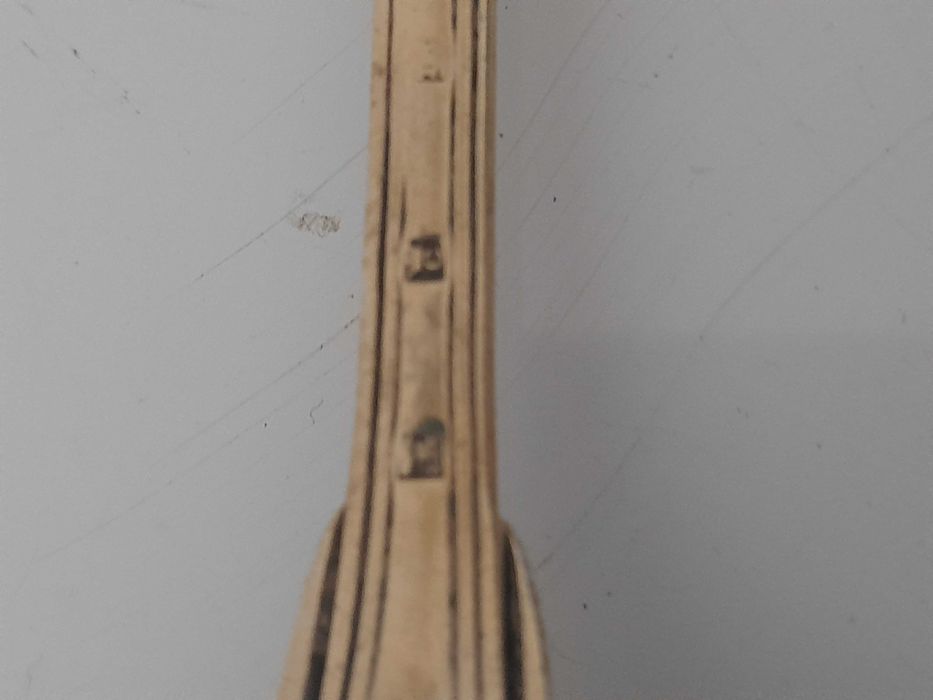 Seis colheres de Alpaca com três contrastes.