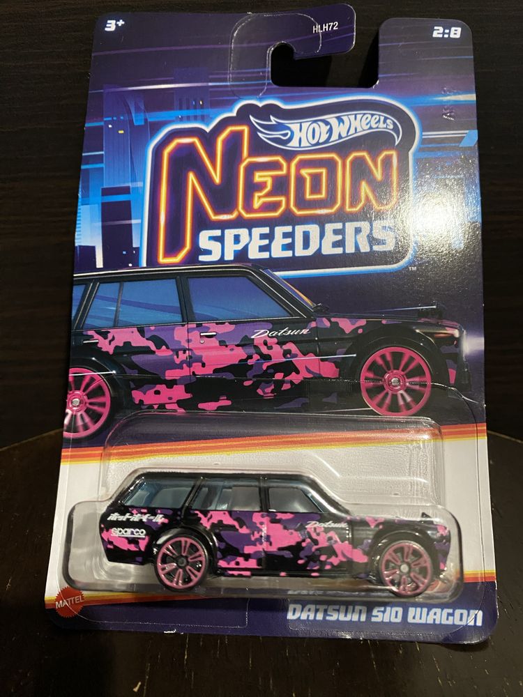 Datsun S10 wagon Hot Wheels Neon Speeders