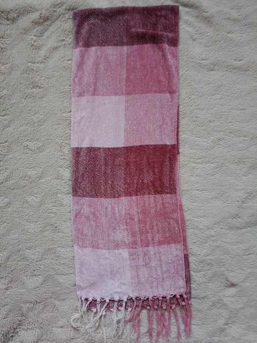 Dziewczęcy szalik w kratę: z Misiem Puchatkiem