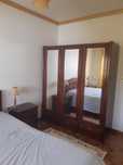 Mobilia de quarto sem cama.