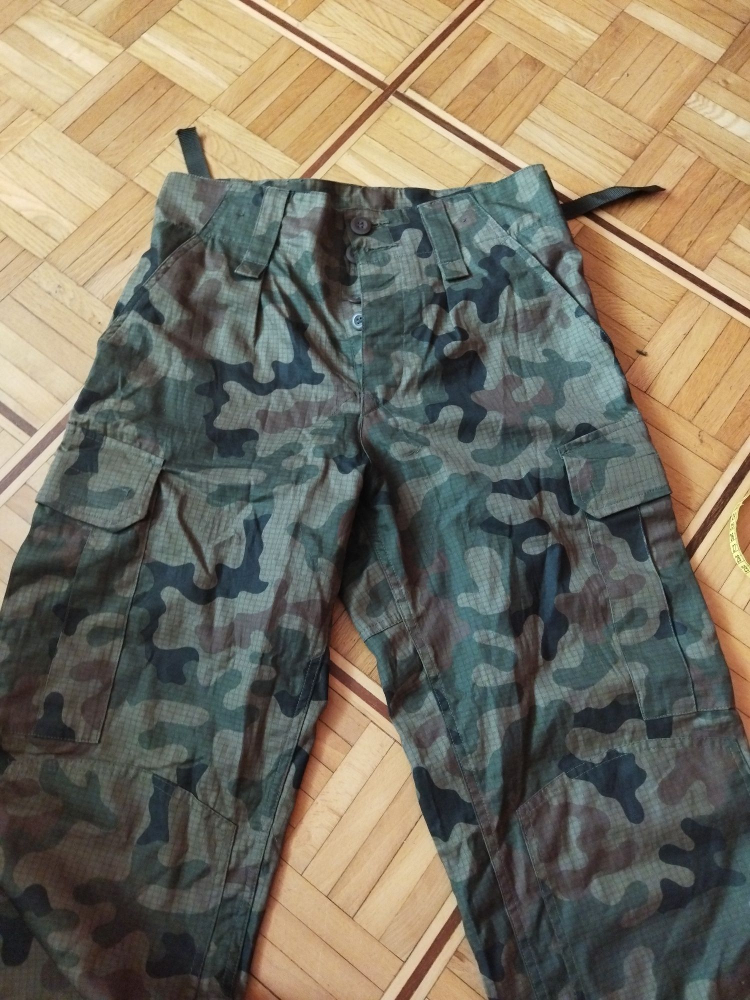 Nowe spodnie wojskowe letnie S/XXL na wysokiego mężczyznę