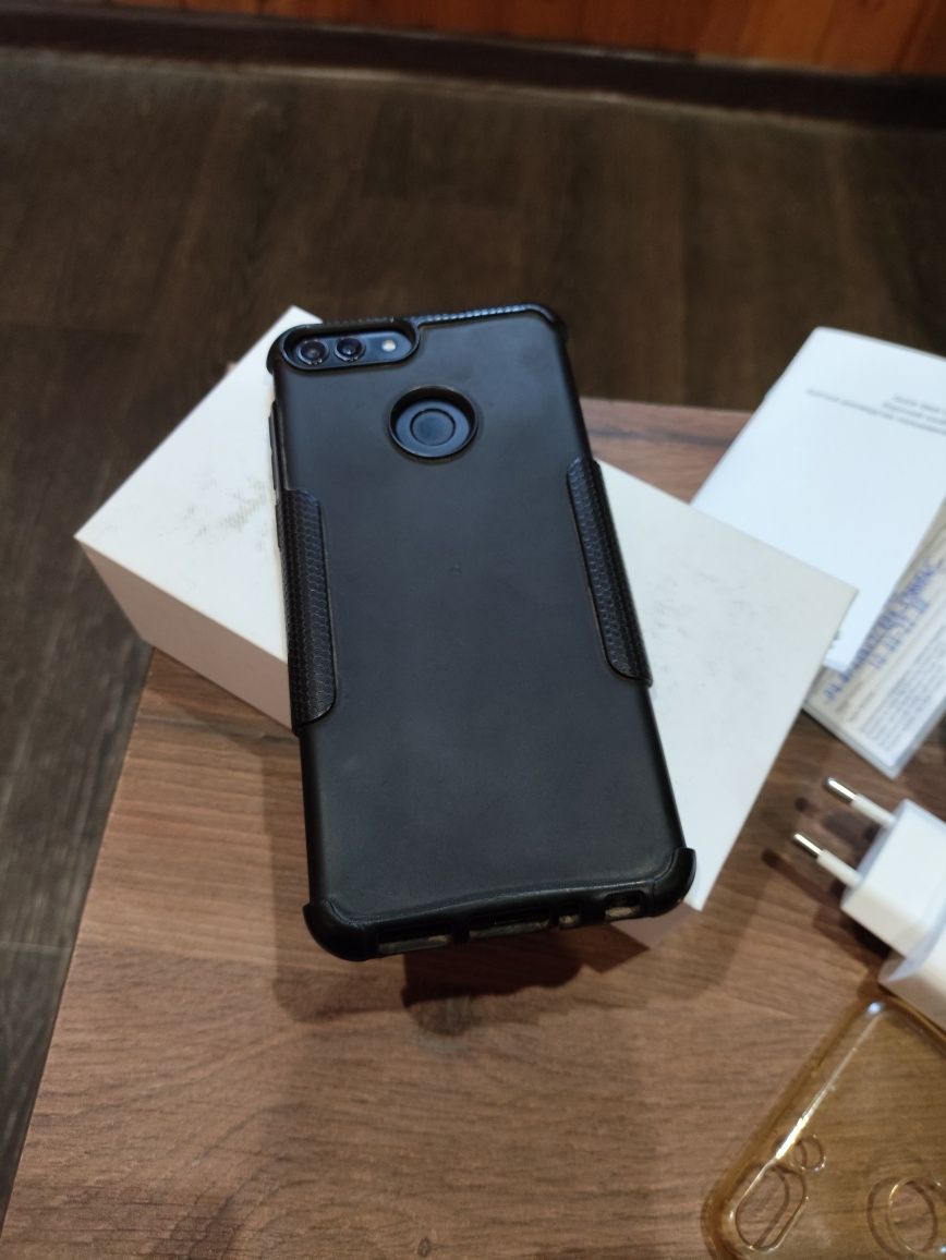 Продам смартфон Huawei P smart в идеальном состоянии.