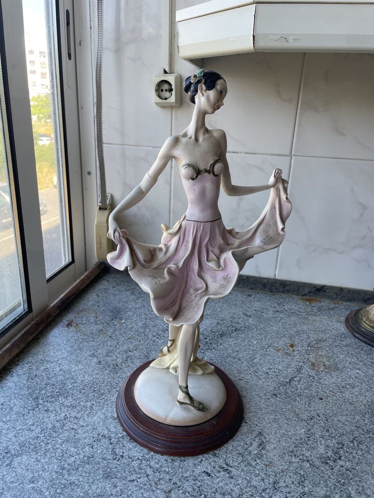 Conjunto de bonecos de porcelana