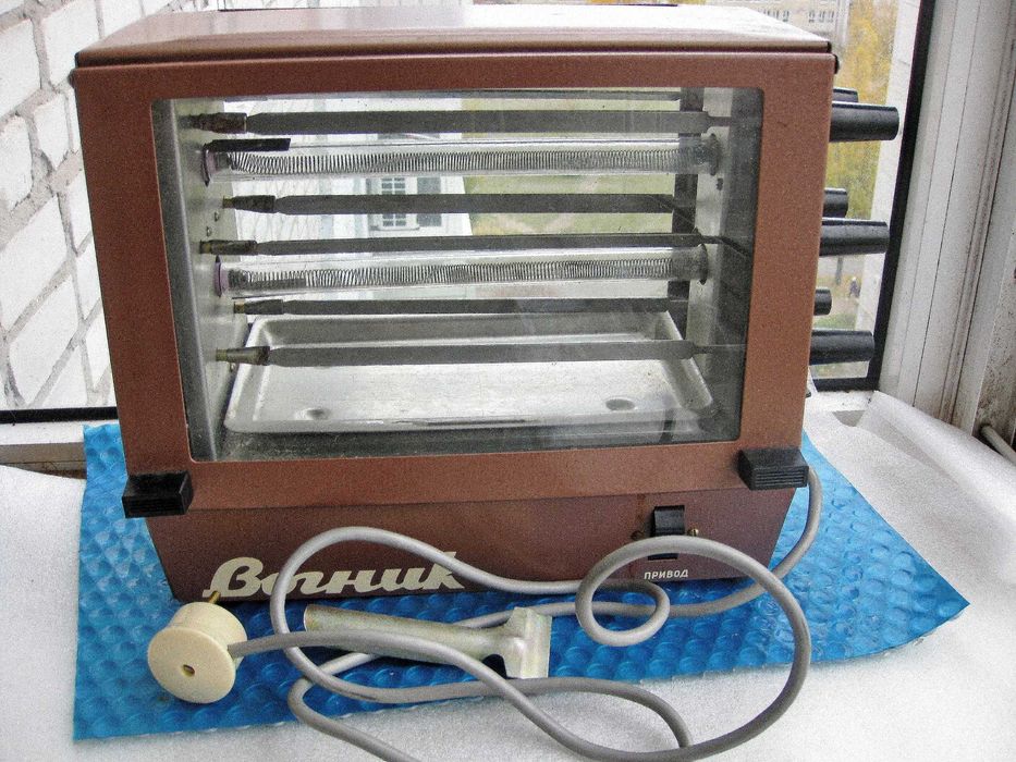 Электрошашлычница Вогник  6 шампуров СССР.