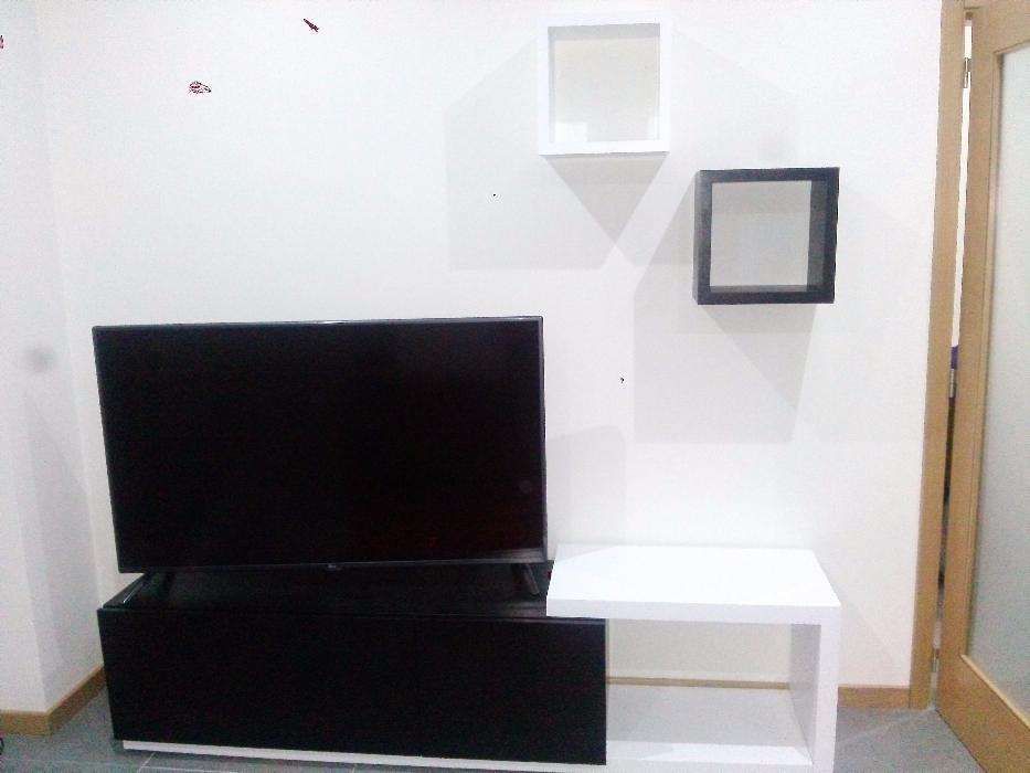 Móvel sala - Base para TV (Art. Novo)
