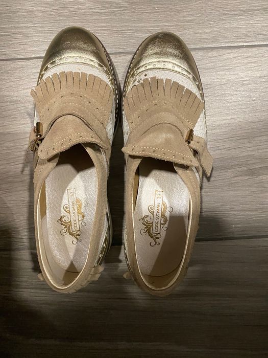 Sapatos em pele- novos