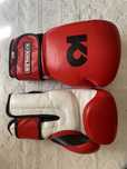 Luvas de boxe e proteções de perna