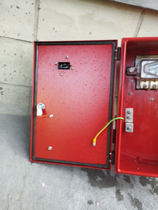 Електричний щит трох фазний.