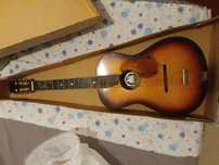 Guitarra Clássica Antiga (Décadas de 60–70) -  Restauro ou Decoração