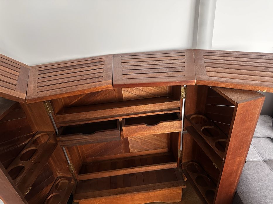 Barek z drzewa egzotycznego