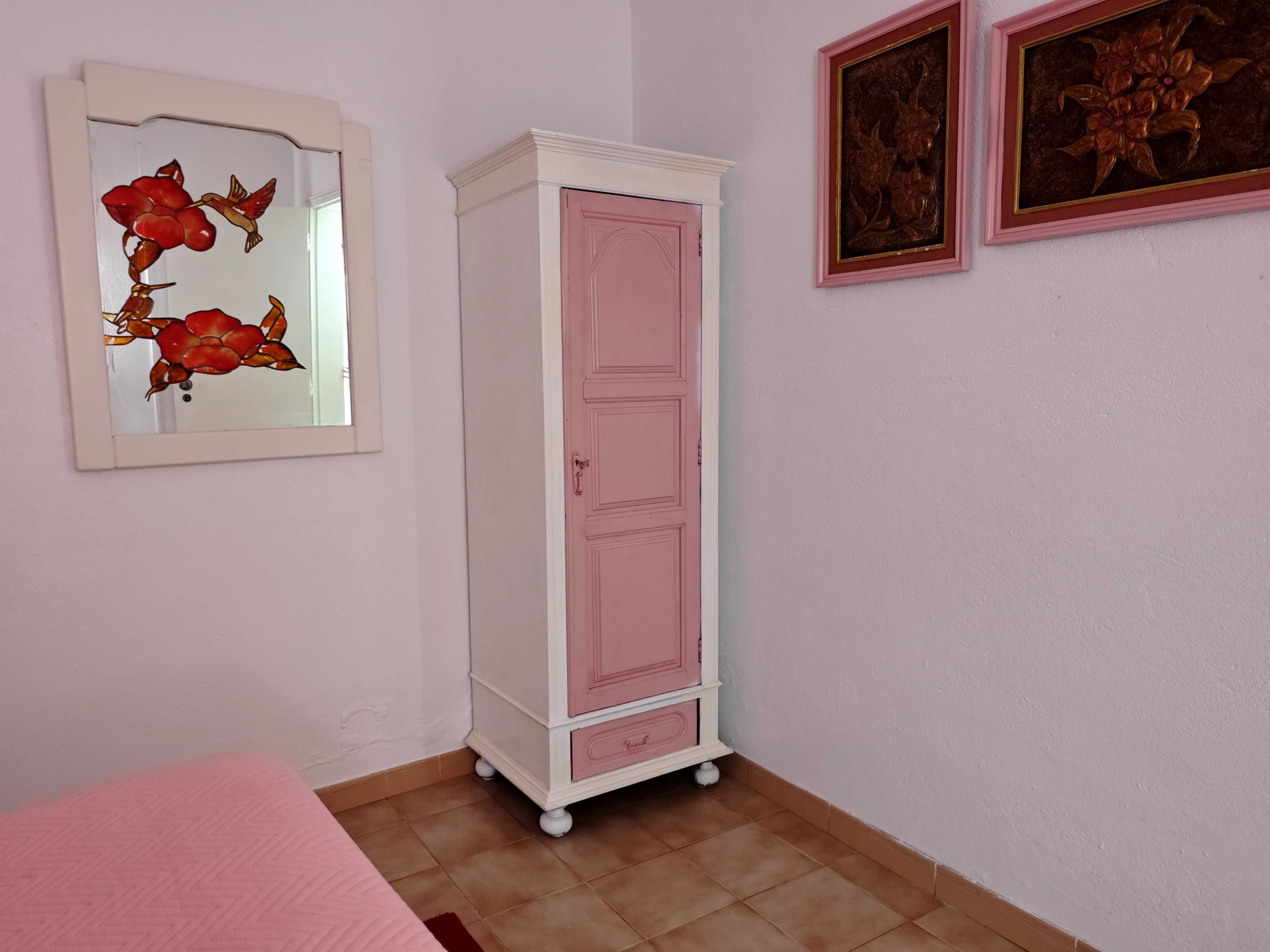 Mobilia de quarto (Cama, colchão, roupeiro)