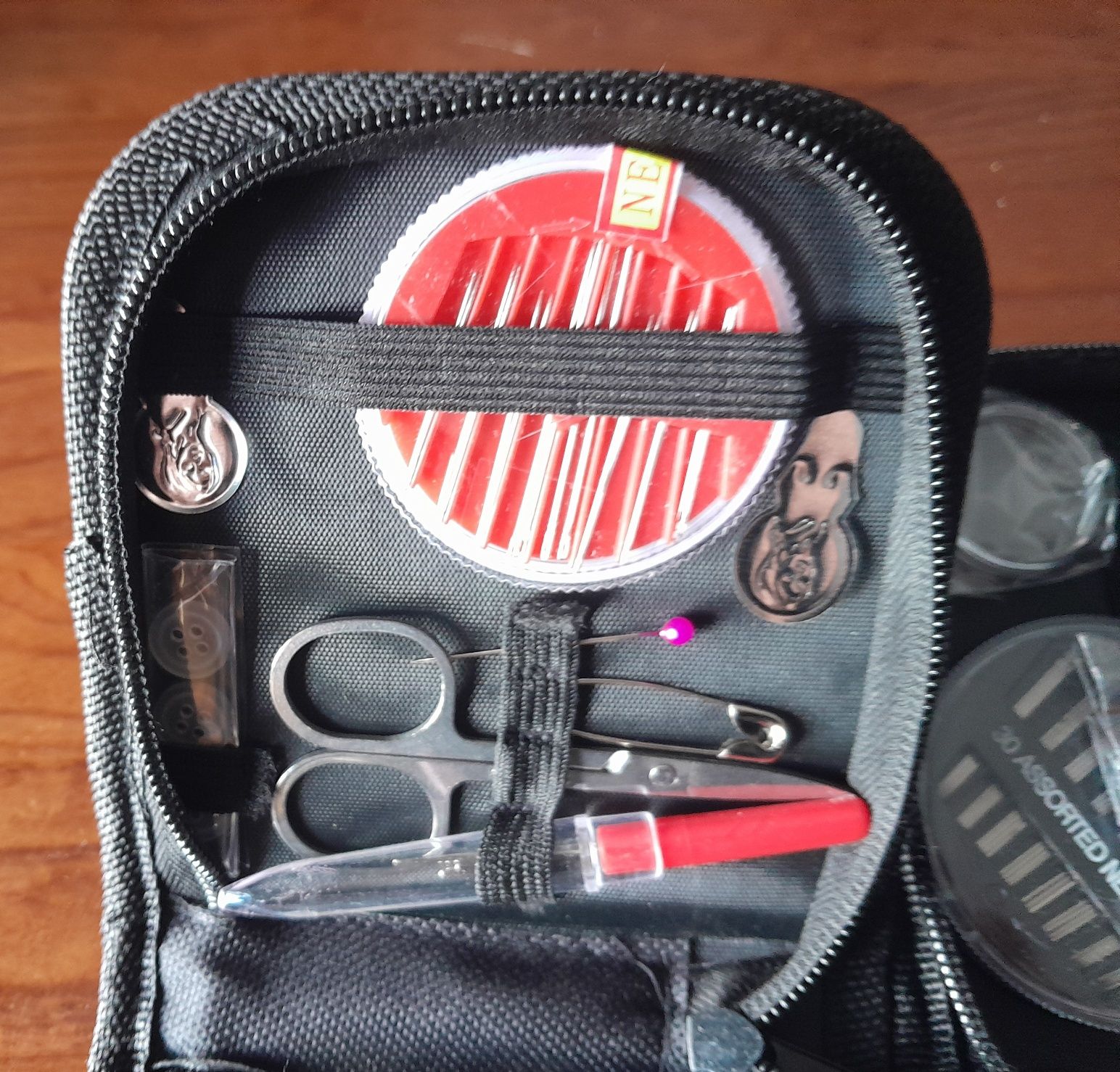 Utensílios de costura novos para pequenos arranjos