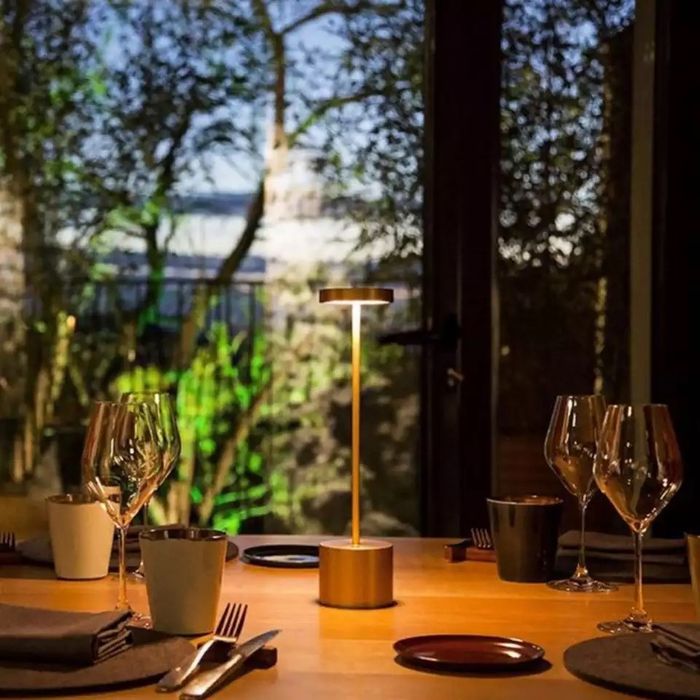 LED Лампа на аккумуляторах для дому, ресторану.