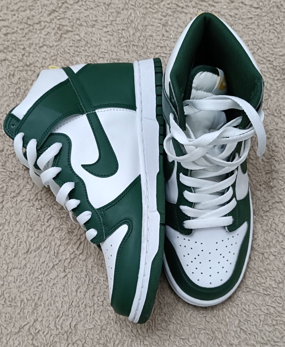 Nike Dunk High como novos