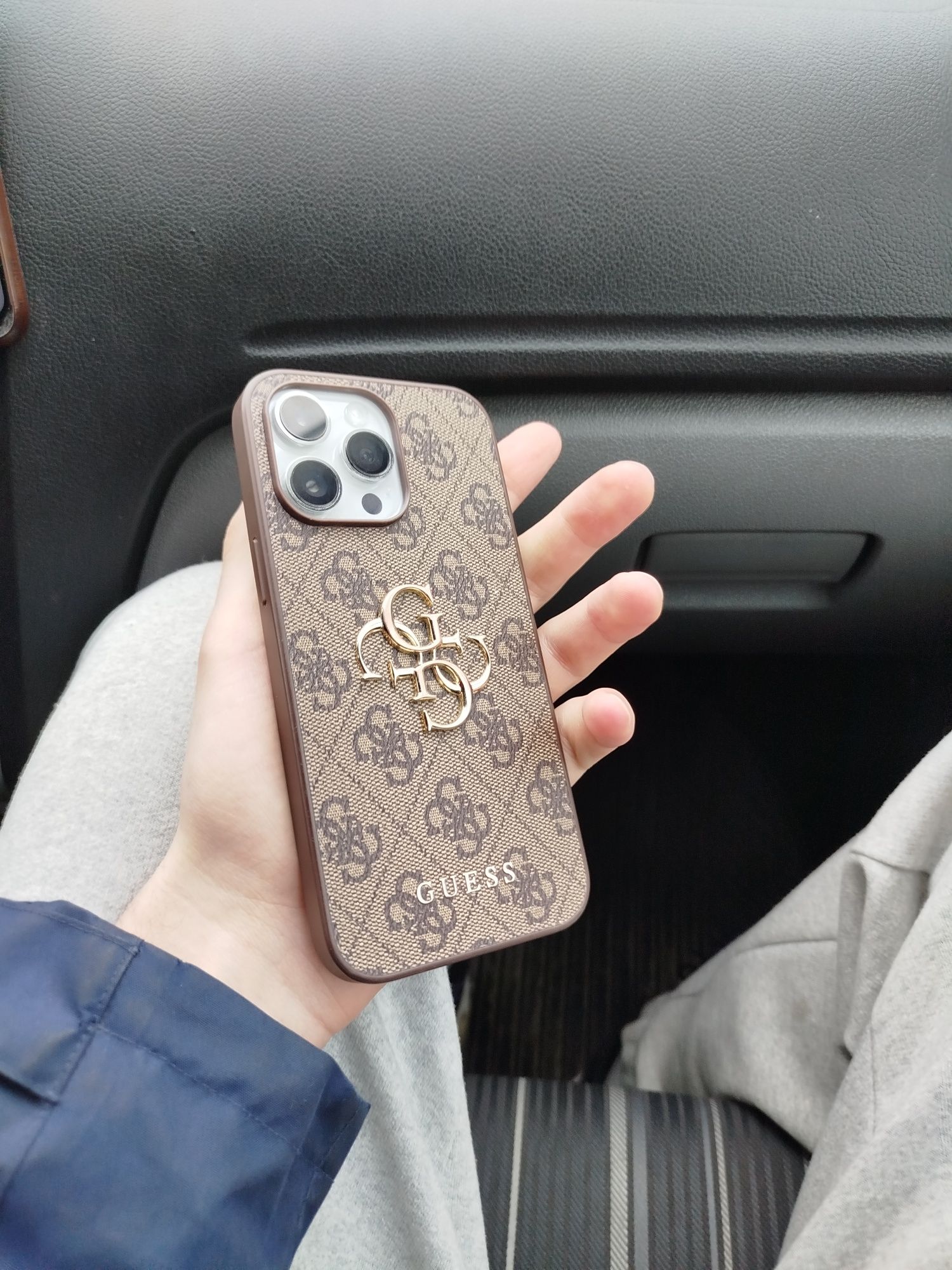 Чохол на iPhone 14 Pro Max Guess