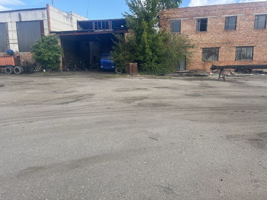 Продам комерційні приміщення з ділянкою 4 Га, без комісї