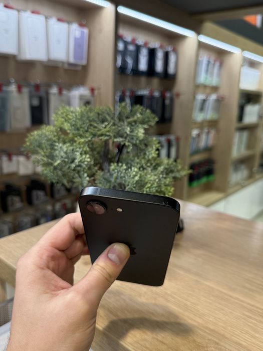 Б/у iPhone 16e 128Gb Black