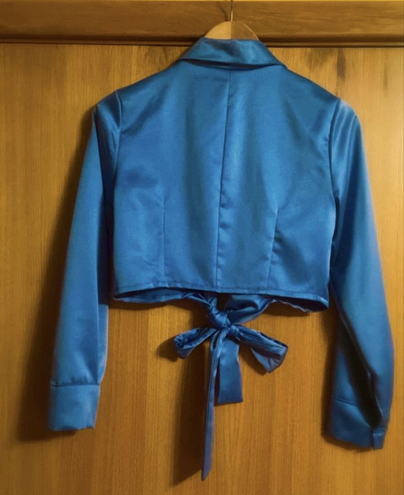 Blusa curta azul