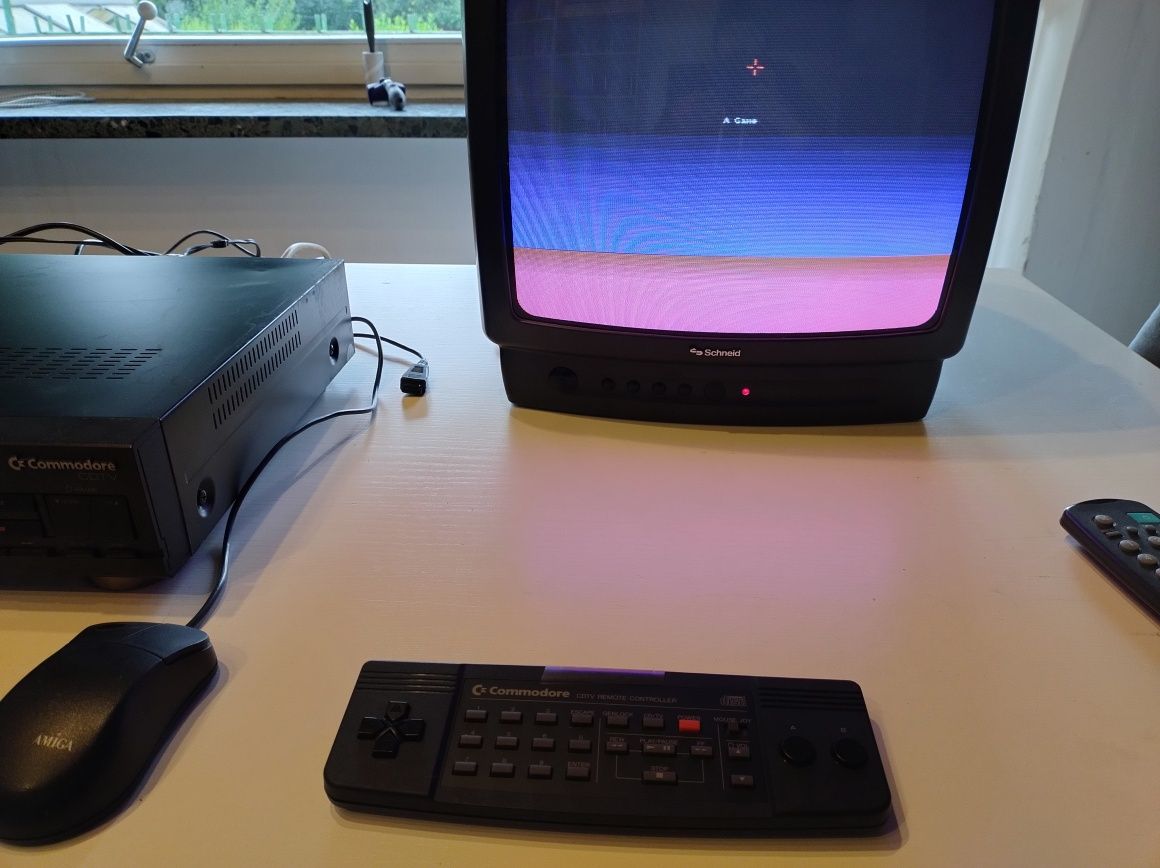 Amiga cdtv z nowym pilotem softem