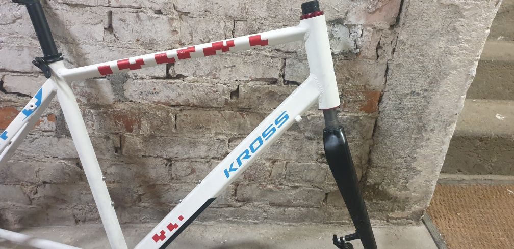 Rama do rowera Kross z widłami plus wszystko co widac