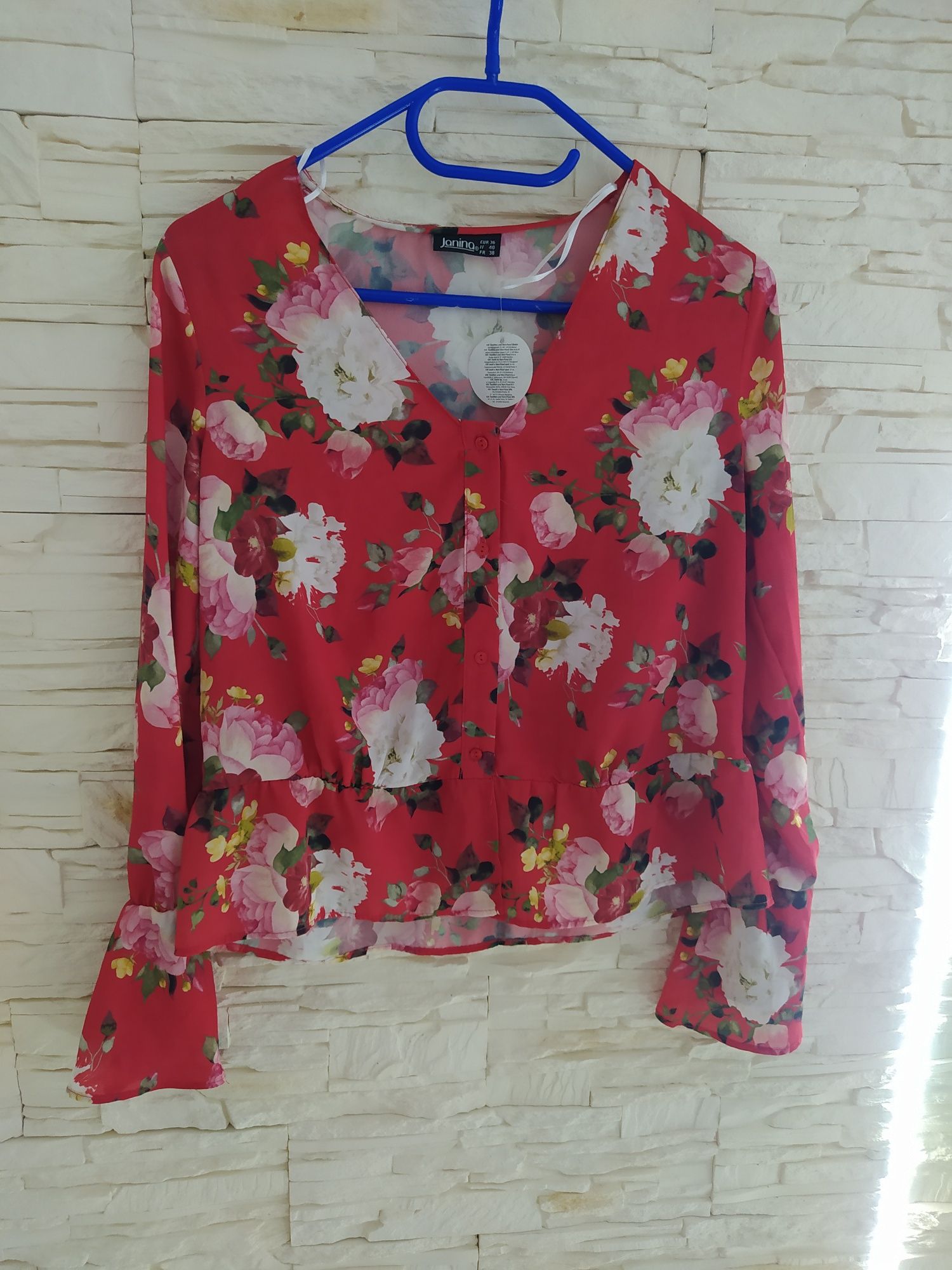 Czerwona bluzka w kwiaty 36