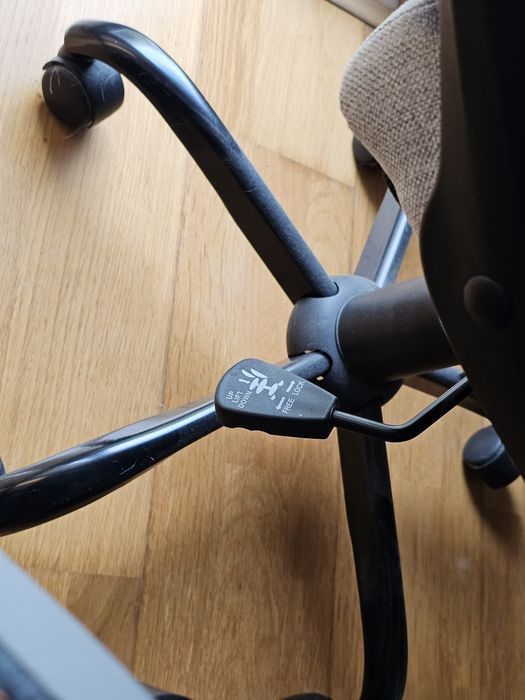 Duas cadeiras de escritório