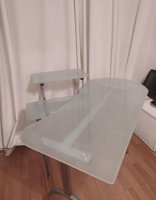 Secretaria em vidro