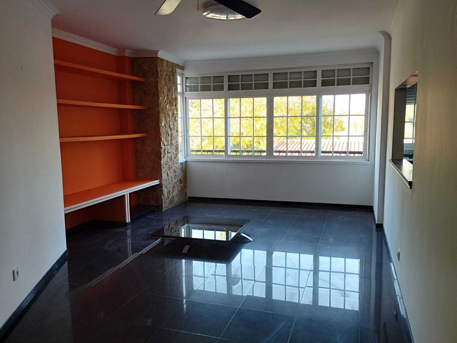 Quarto para arrendar em Carcavelos
