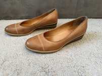 Damskie buty na koturnie
