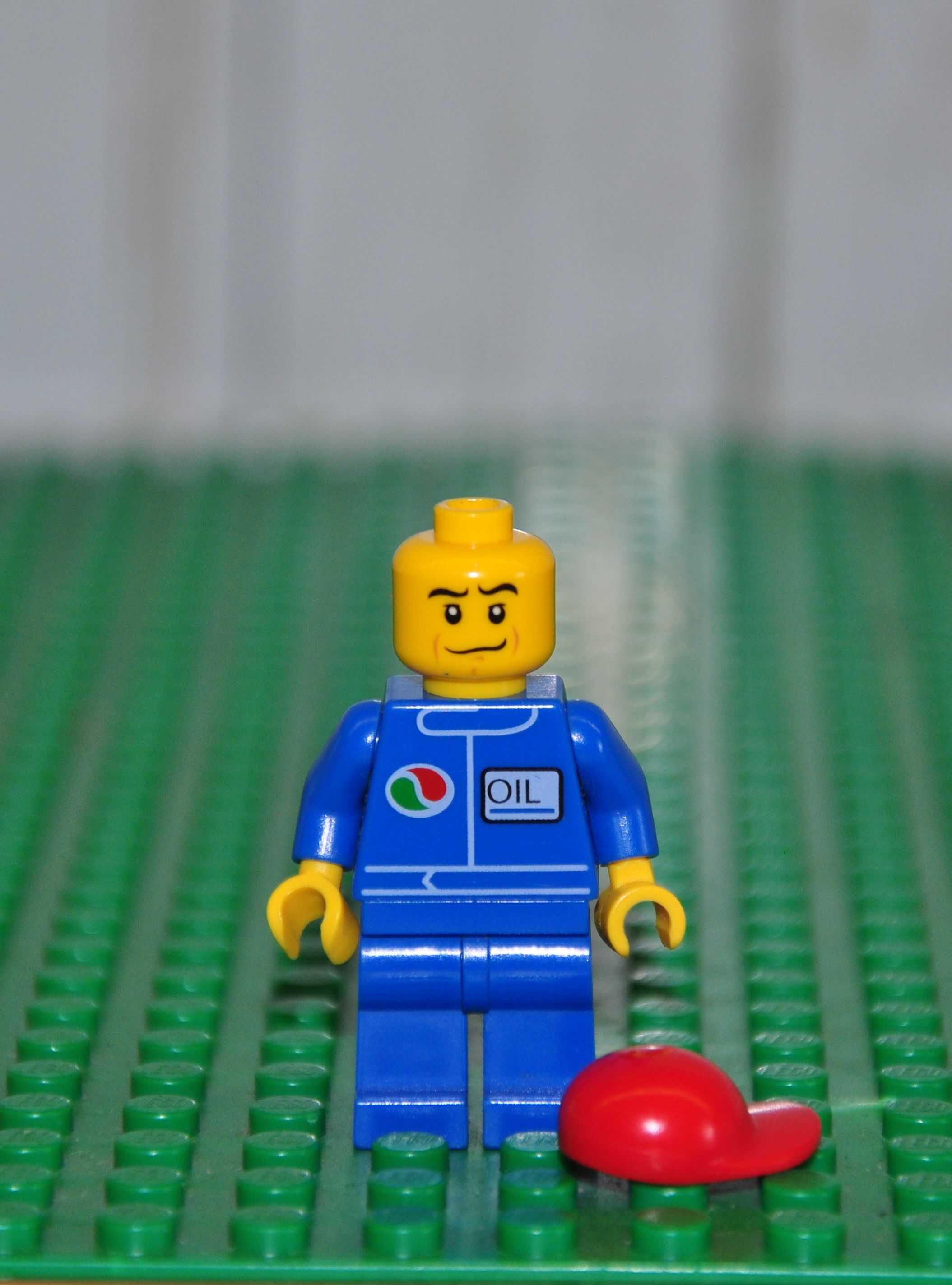 F0419. Figurka LEGO Town - oct066 Octan - Blue Oil