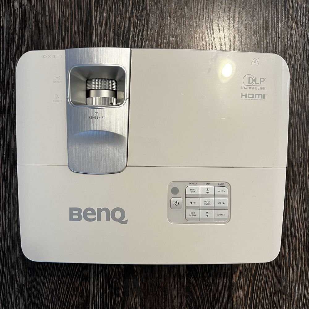 Мультимедійний проектор BenQ W1070