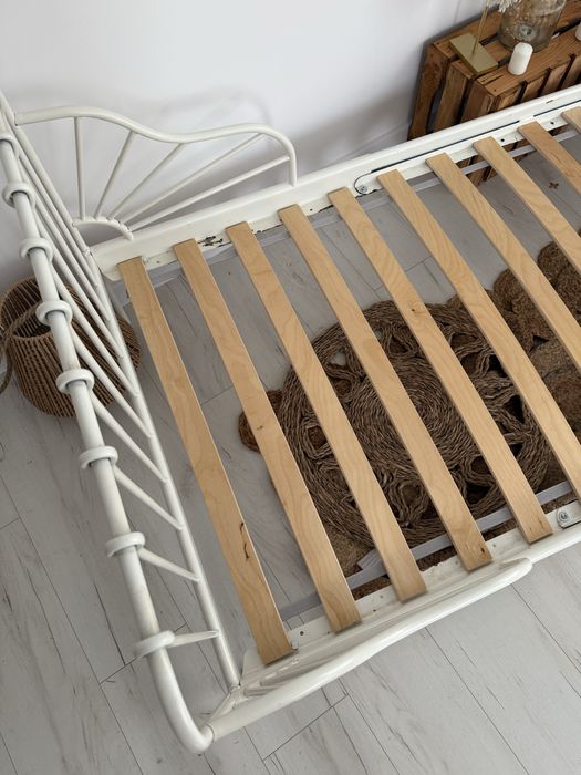 Ikea Minnen łóżko rosnące razem z dzieckiem białe metalowe