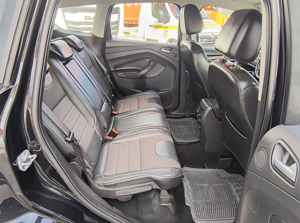 Ford Kuga Titanium, bogata wersja,bezwypadkowy,4*4,hak,serwisowany,