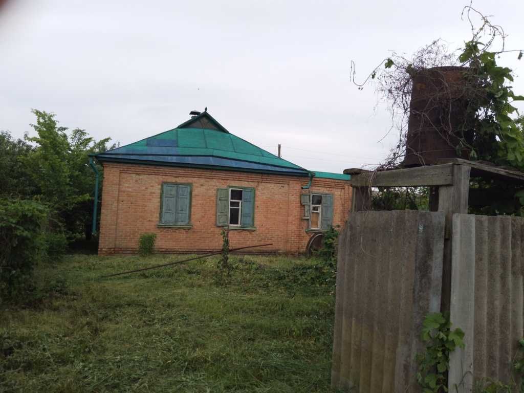 Продам будинок, господарські споруди та будівлі в Новоселівці