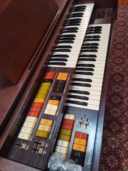Órgão musical marca Viscount