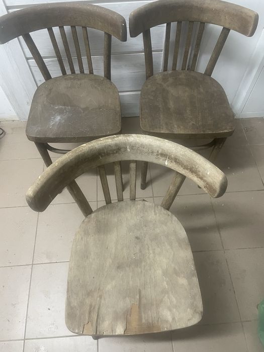 Stare krzesla giete.