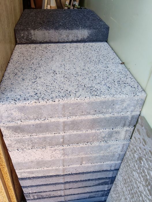 Płytki chodnikowe i obrzeża