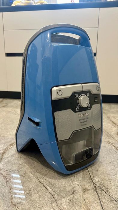 Пилосос Miele Blizzard CX1