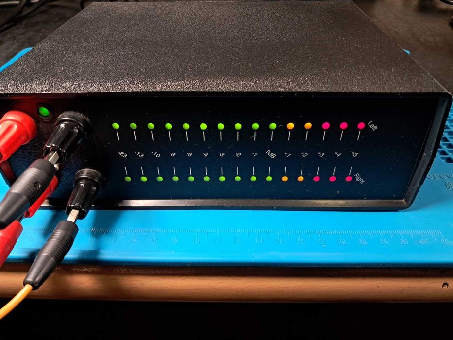 Vuímetro Estéreo de Precisão 2 x 15 LED'S