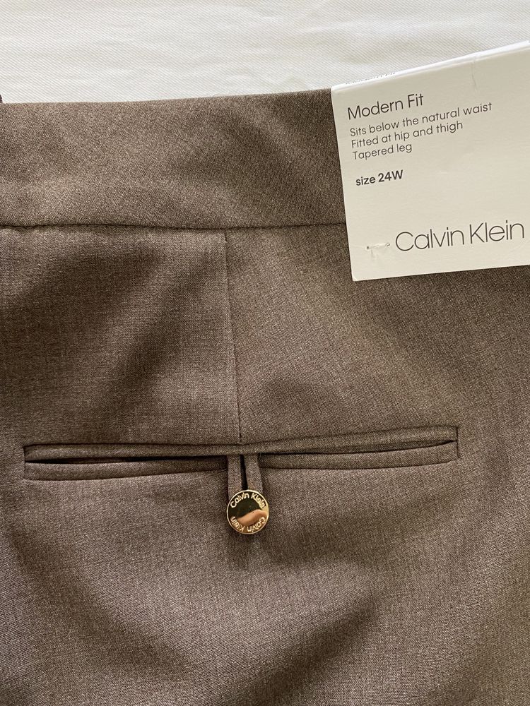 Eleganckie Spodnie Materiałowe Calvin Klein Modern Fit 24W Bardzo Duże