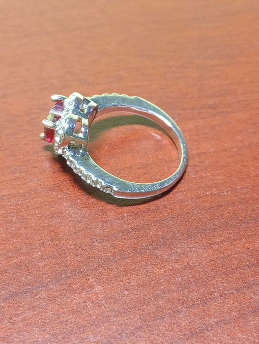 обручка жіноча з червоним серцем