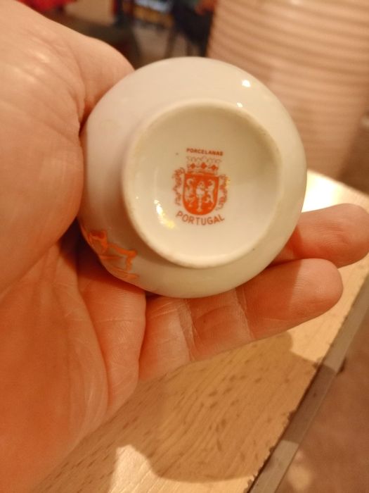 Jarrinha de porcelana com brasão