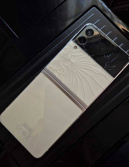 Samsung Galaxy Z Flip3 5G uszkodzony działający