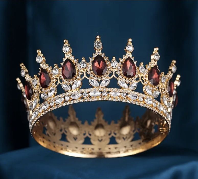 Корона на свято або на торт.