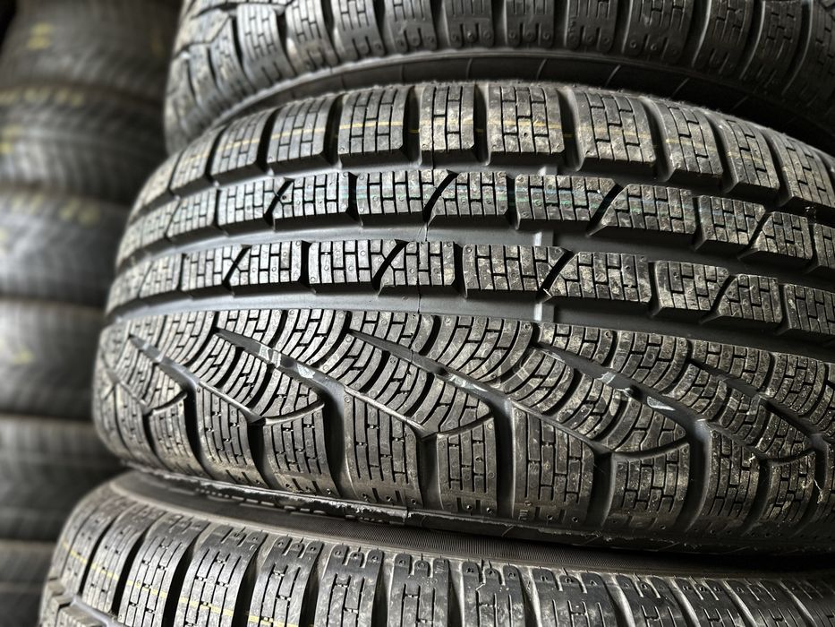 Шини нові 225/50R17 Pirelli Sottozero2 210 RFT ранфлет