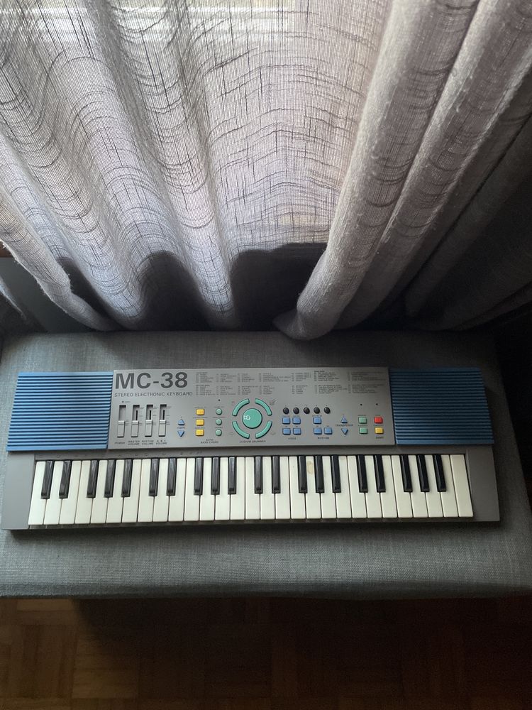 Teclado de música eletrónica MC-38