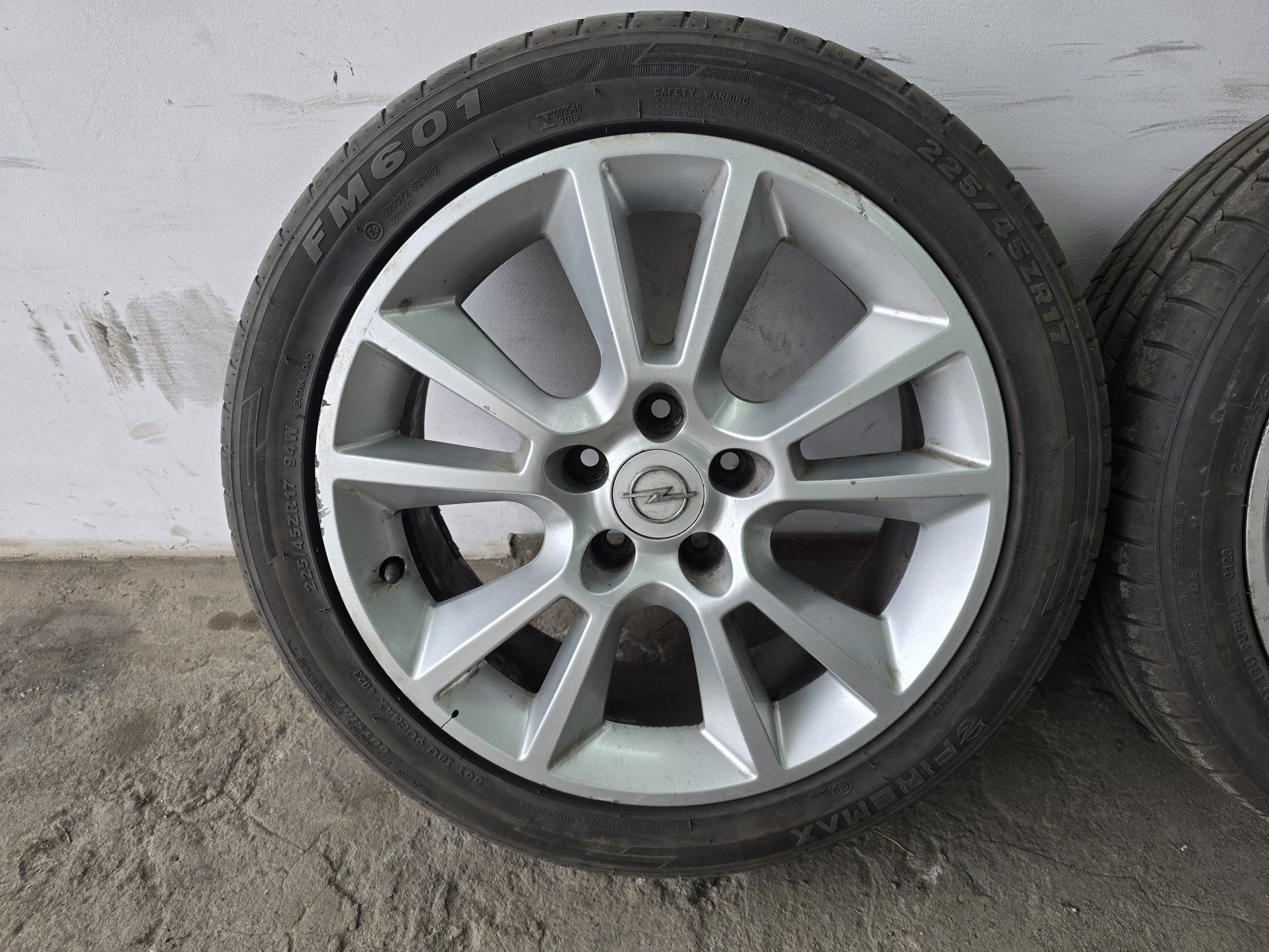 Koła AluFelgi Opel 5x110 17 ' cali 225/45 R17 Astra Zafira BORBET