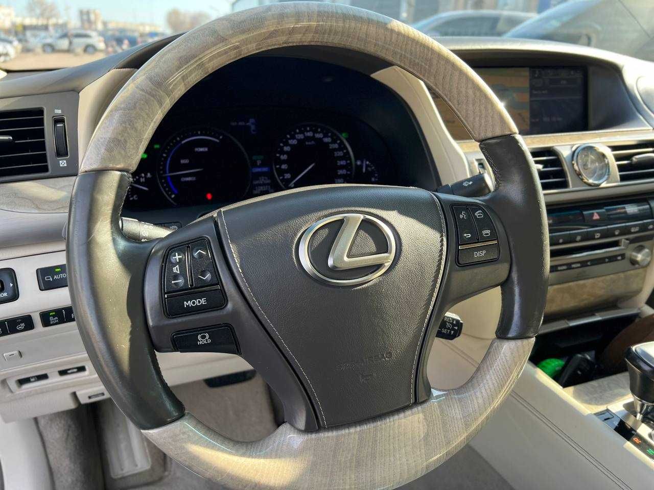 Lexus LS 600h L 2013