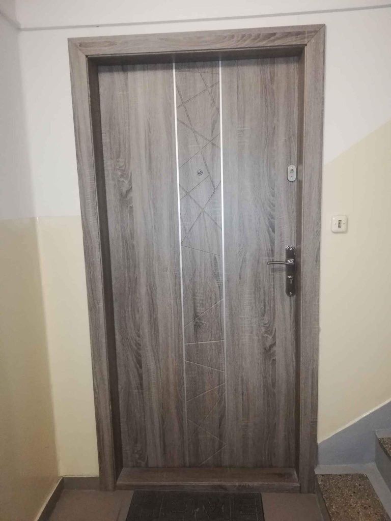Drzwi do domów i mieszkań z montażem