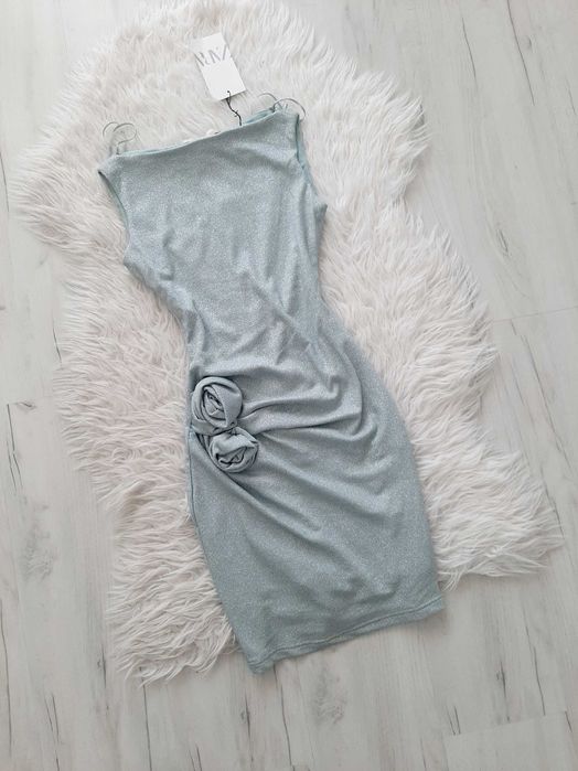 ZARA piękna sukienka jasno niebieska z kwiatami i marszczeniem XS